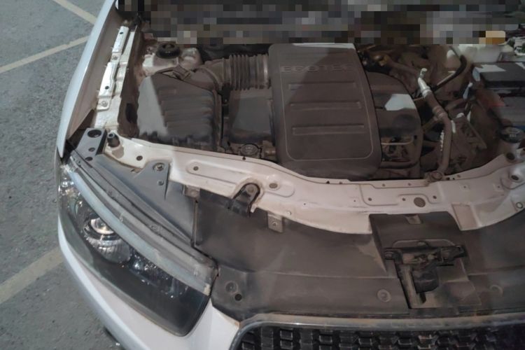 Used Chevrolet Captiva 2012 2.4L 4x4 Flagship Edition 7 Seats Engine Bay Right