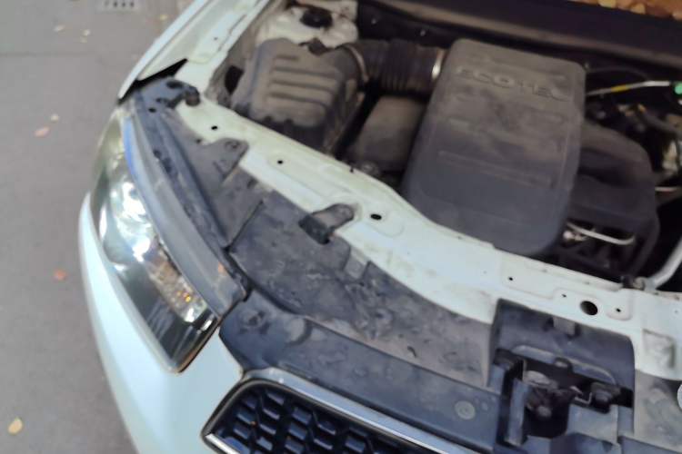 Used Chevrolet Captiva 2012 2.4L 4x4 Flagship Edition 7 Seats Engine Bay Right