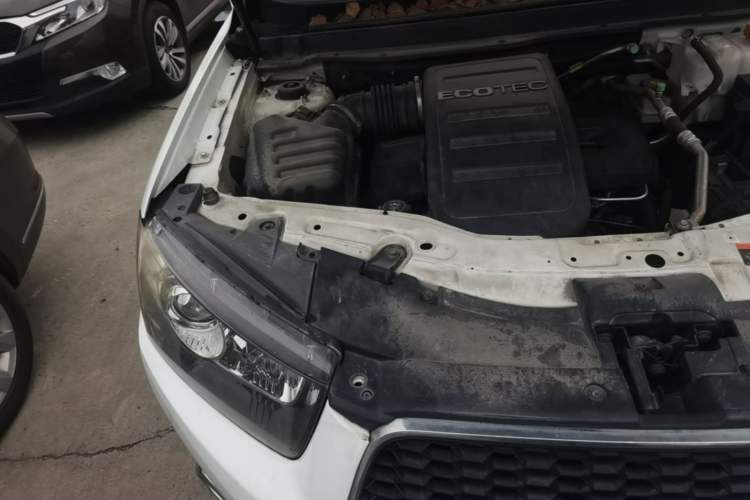 Used Chevrolet Captiva 2012 2.4L 4x4 Flagship Edition 7 Seats Engine Bay Right