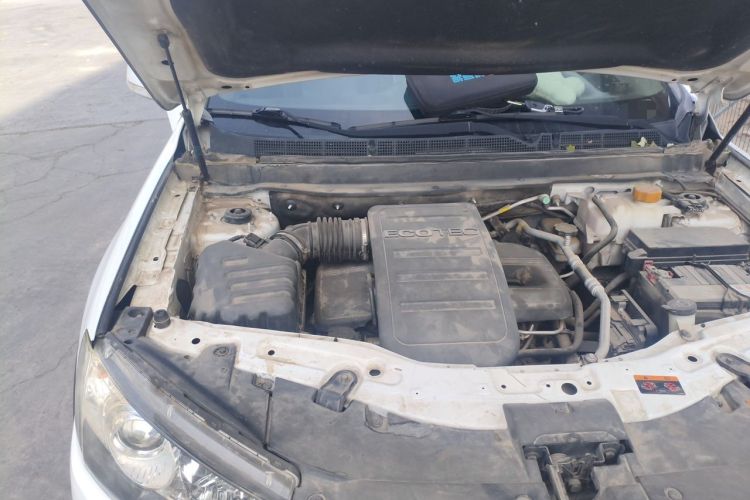 Used Chevrolet Captiva 2012 2.4L 4x4 Flagship Edition 7 Seats Engine Bay Right