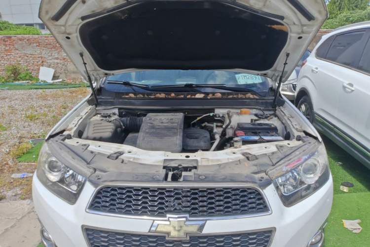 Used Chevrolet Captiva 2012 2.4L Two-Wheel Drive City Edition 5 Seats Engine Bay