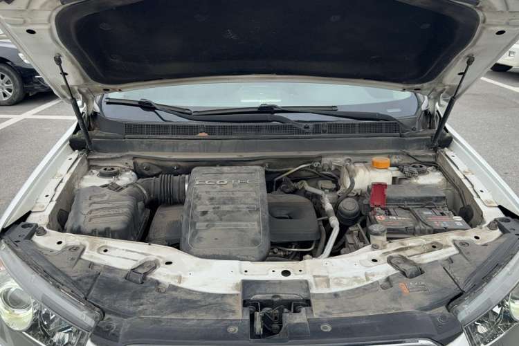 Used Chevrolet Captiva 2012 2.4L 4x4 Flagship Edition 7 Seats Engine Bay