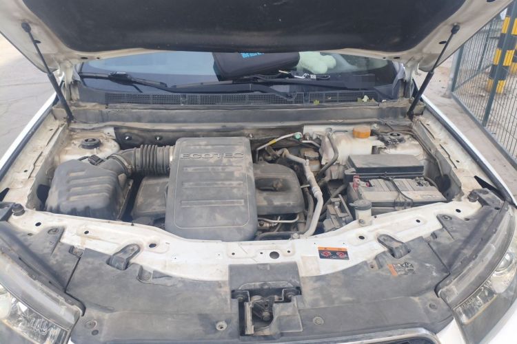 Used Chevrolet Captiva 2012 2.4L 4x4 Flagship Edition 7 Seats Engine Bay