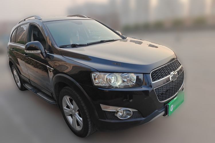 Used Chevrolet Captiva 2012 2.4L 4x4 Flagship Edition 7 Seats Front Right 45 Deg