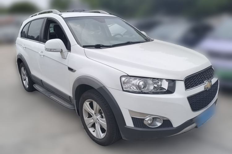 Used Chevrolet Captiva 2012 2.4L 4x4 Flagship Edition 7 Seats Front Right 45 Deg