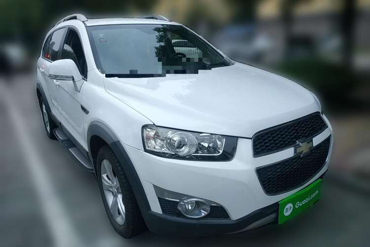 Used Chevrolet Captiva 2012 2.4L 4x4 Flagship Edition 7 Seats Front Right 45 Deg