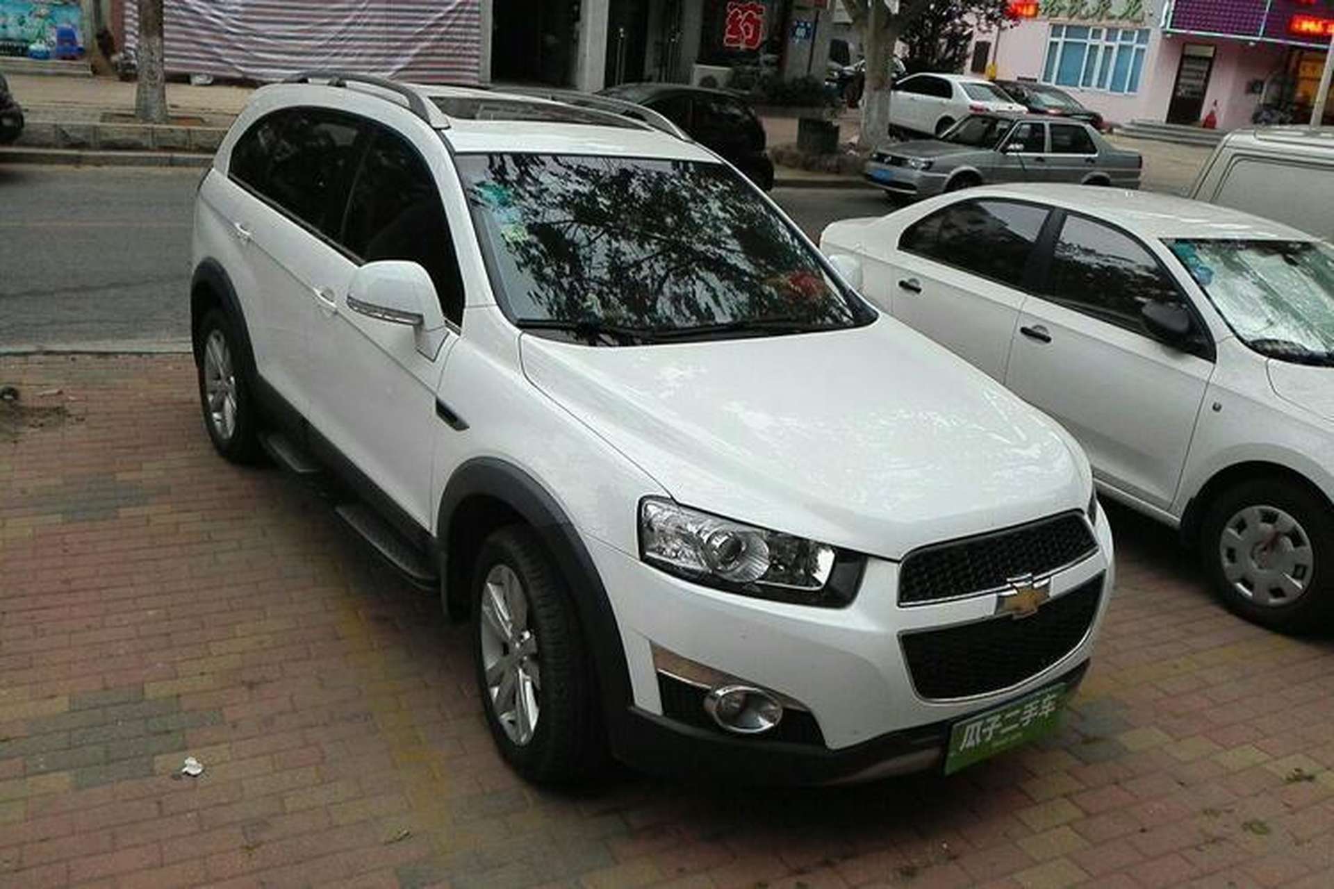 Used Chevrolet Captiva 2012 2.4L 4x4 Flagship Edition 7 Seats Front Right 45 Deg