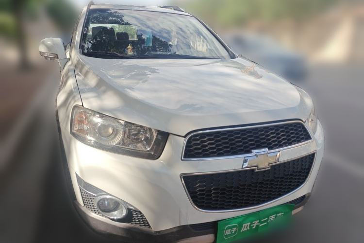 Used Chevrolet Captiva 2012 2.4L 4x4 Flagship Edition 7 Seats Front Right 45 Deg