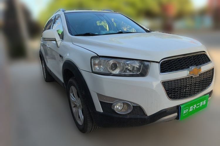 Used Chevrolet Captiva 2012 2.4L 4x4 Flagship Edition 7 Seats Front Right 45 Deg