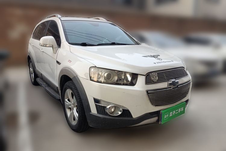 Used Chevrolet Captiva 2012 2.4L 4x4 Flagship Edition 7 Seats Front Right 45 Deg