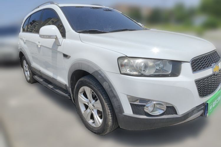 Used Chevrolet Captiva 2012 2.4L 4x4 Flagship Edition 7 Seats Front Right 45 Deg