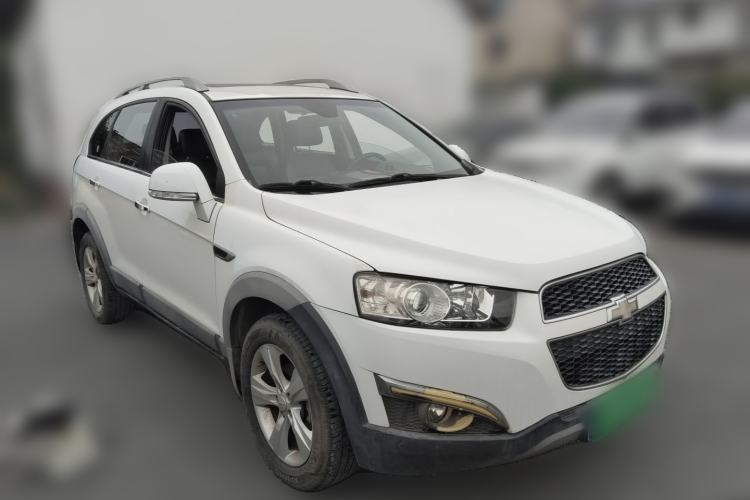 Used Chevrolet Captiva 2012 2.4L 4x4 Flagship Edition 7 Seats Front Right 45 Deg