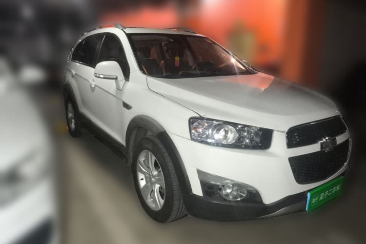 Used Chevrolet Captiva 2012 2.4L 4x4 Flagship Edition 7 Seats Front Right 45 Deg
