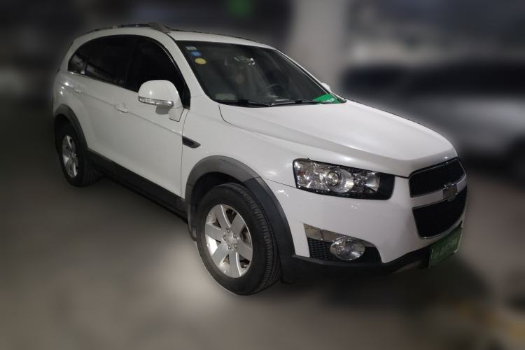 Used Chevrolet Captiva 2012 2.4L 4x4 Luxury Edition 5 Seats Front Right 45 Deg