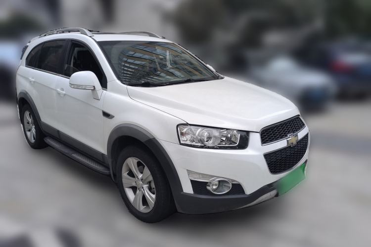 Used Chevrolet Captiva 2012 2.4L 4x4 Flagship Edition 7 Seats Front Right 45 Deg