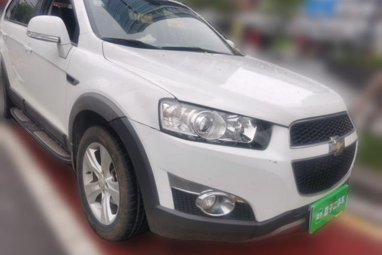 Used Chevrolet Captiva 2012 2.4L 4x4 Flagship Edition 7 Seats Front Right 45 Deg