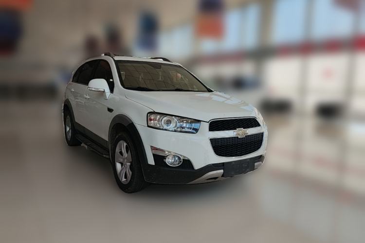 Used Chevrolet Captiva 2012 2.4L 4x4 Flagship Edition 7 Seats Front Right 45 Deg
