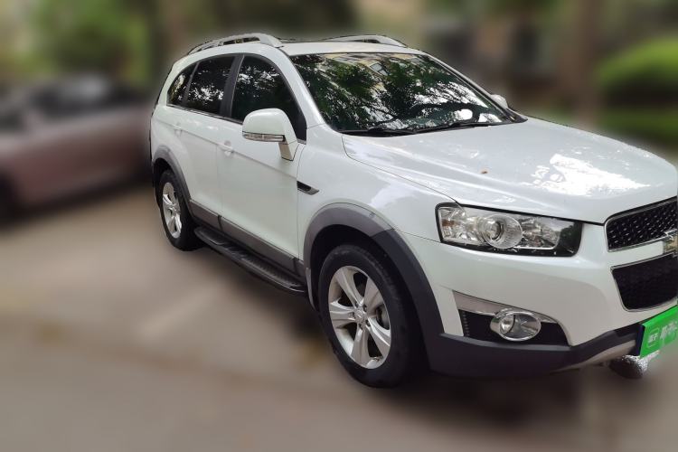 Used Chevrolet Captiva 2012 2.4L 4x4 Flagship Edition 7 Seats Front Right 45 Deg