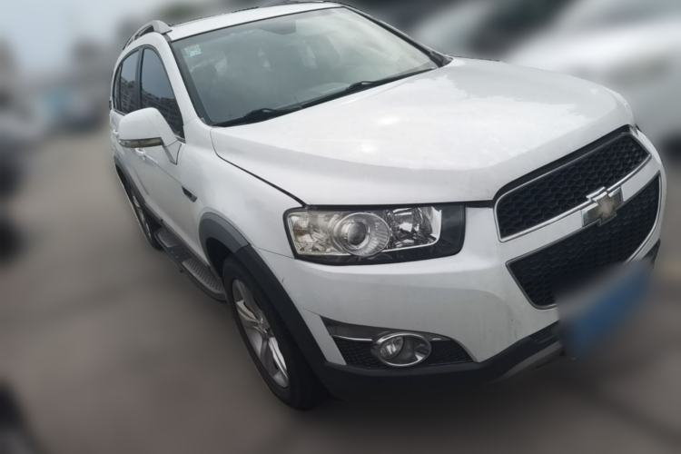 Used Chevrolet Captiva 2012 2.4L 4x4 Flagship Edition 7 Seats Front Right 45 Deg