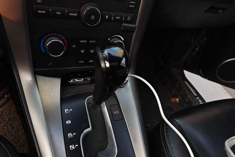 Used Chevrolet Captiva 2012 2.4L 4x4 Flagship Edition 7 Seats Gear Lever