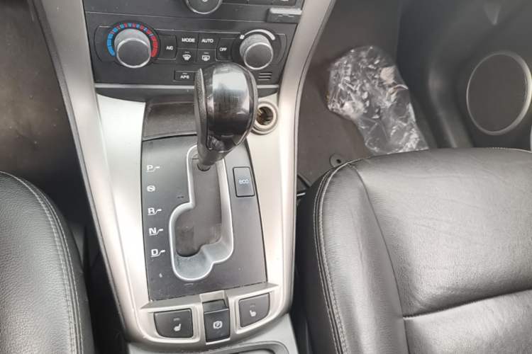 Used Chevrolet Captiva 2012 2.4L 4x4 Flagship Edition 7 Seats Gear Lever