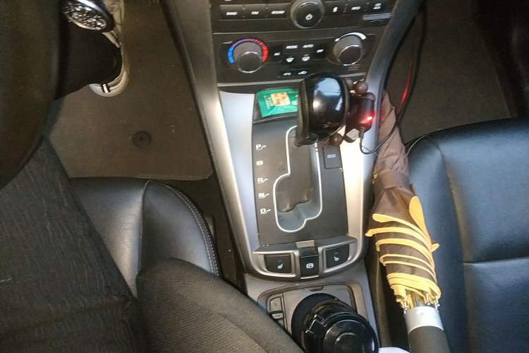 Used Chevrolet Captiva 2012 2.4L 4x4 Flagship Edition 7 Seats Gear Lever