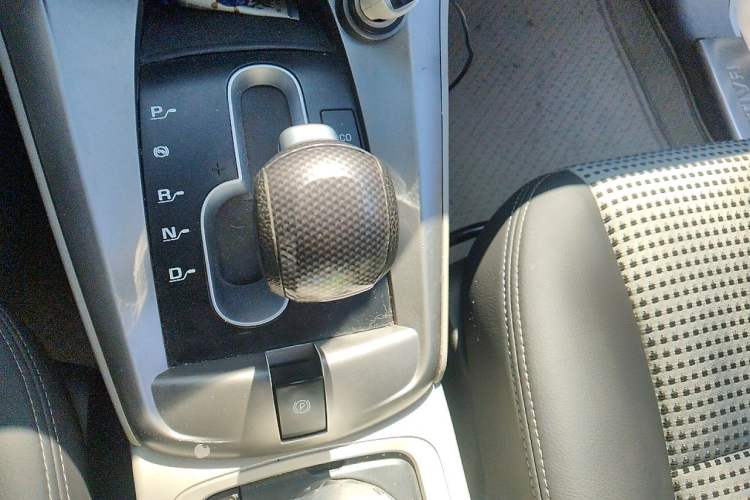 Used Chevrolet Captiva 2012 2.4L Two-Wheel Drive City Edition 5 Seats Gear Lever