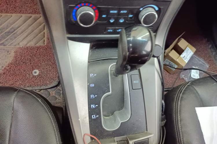 Used Chevrolet Captiva 2012 2.4L 4x4 Flagship Edition 7 Seats Gear Lever