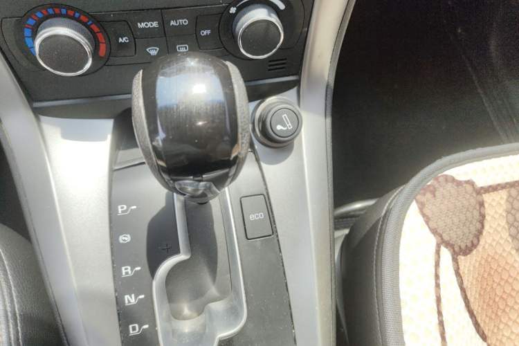 Used Chevrolet Captiva 2012 2.4L 4x4 Flagship Edition 7 Seats Gear Lever