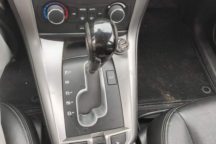 Used Chevrolet Captiva 2012 2.4L 4x4 Flagship Edition 7 Seats Gear Lever