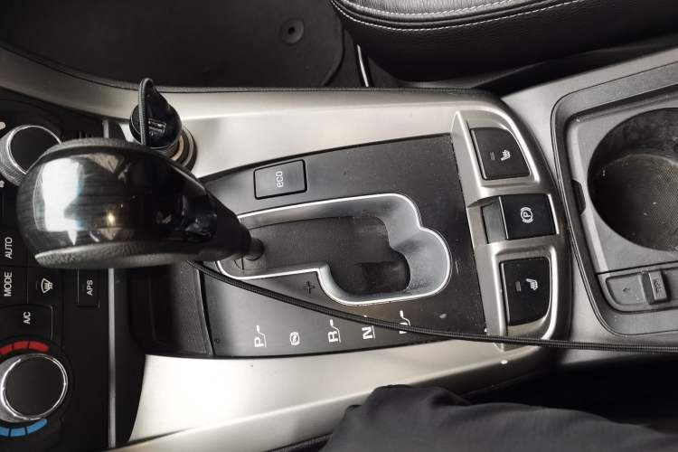 Used Chevrolet Captiva 2012 2.4L 4x4 Flagship Edition 7 Seats Gear Lever