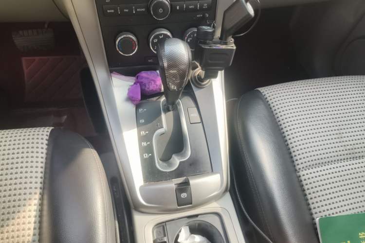 Used Chevrolet Captiva 2012 2.4L Two-Wheel Drive City Edition 5 Seats Gear Lever