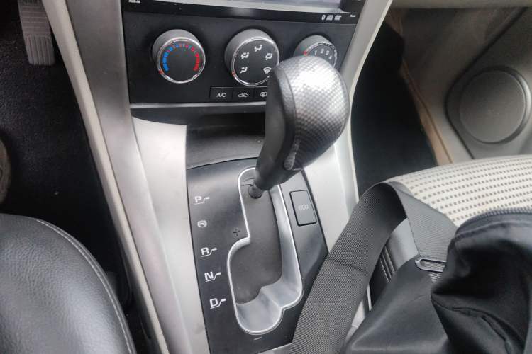 Used Chevrolet Captiva 2012 2.4L Two-Wheel Drive City Edition 5 Seats Gear Lever