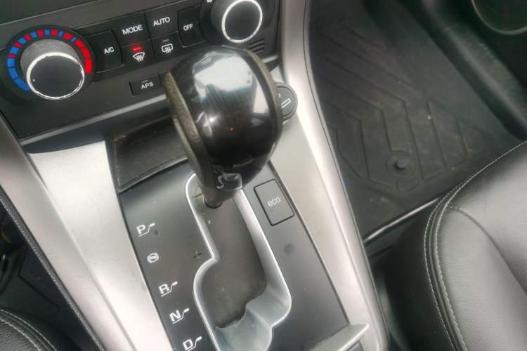 Used Chevrolet Captiva 2012 2.4L 4x4 Flagship Edition 7 Seats Gear Lever