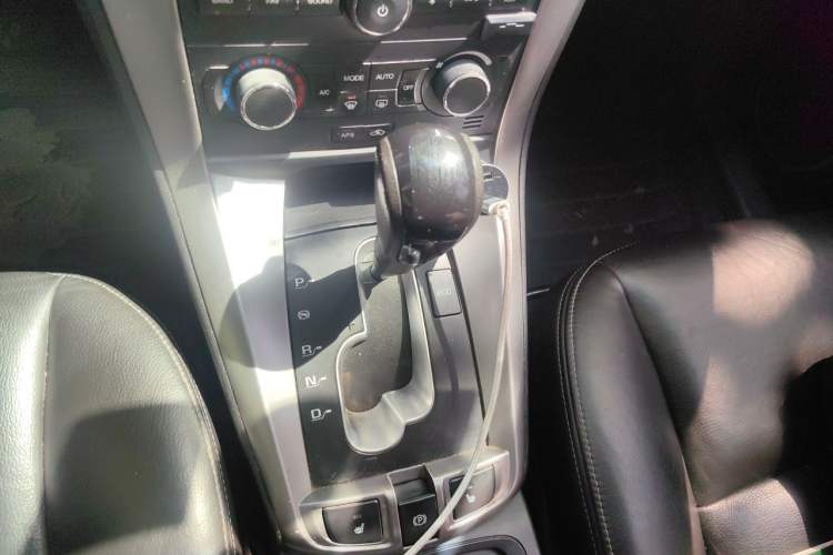 Used Chevrolet Captiva 2012 2.4L 4x4 Flagship Edition 7 Seats Gear Lever