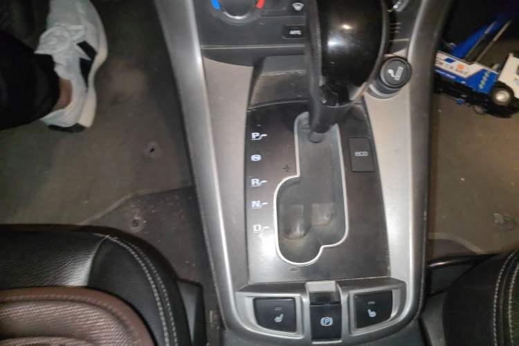 Used Chevrolet Captiva 2012 2.4L 4x4 Flagship Edition 7 Seats Gear Lever