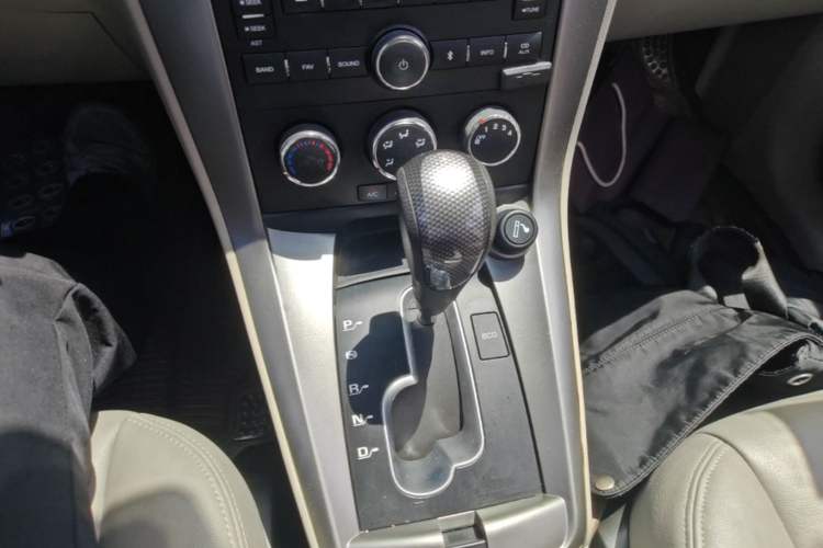 Used Chevrolet Captiva 2012 2.4L Two-Wheel Drive City Edition 5 Seats Gear Lever