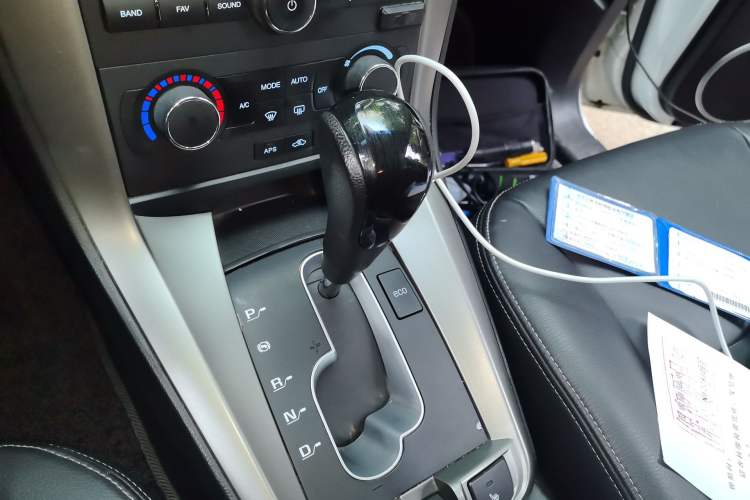 Used Chevrolet Captiva 2012 2.4L 4x4 Flagship Edition 7 Seats Gear Lever