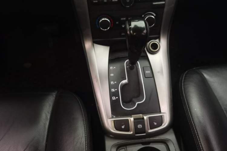 Used Chevrolet Captiva 2012 2.4L 4x4 Flagship Edition 7 Seats Gear Lever