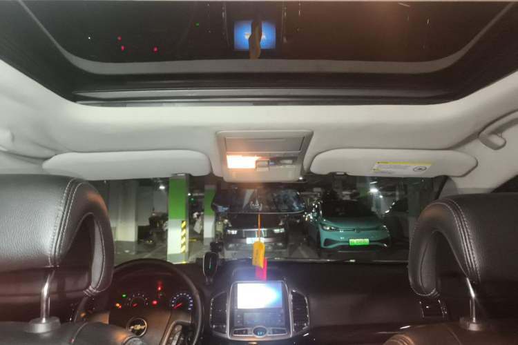 Used Chevrolet Captiva 2012 2.4L 4x4 Flagship Edition 7 Seats Headliner