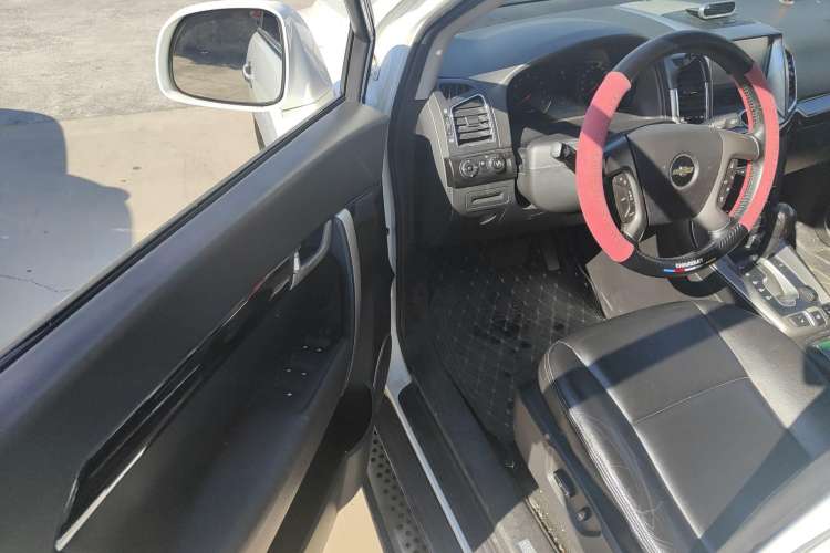 Used Chevrolet Captiva 2012 2.4L 4x4 Flagship Edition 7 Seats Interior 2