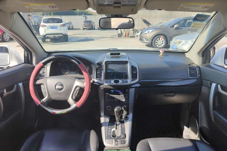 Used Chevrolet Captiva 2012 2.4L 4x4 Flagship Edition 7 Seats Interior 3