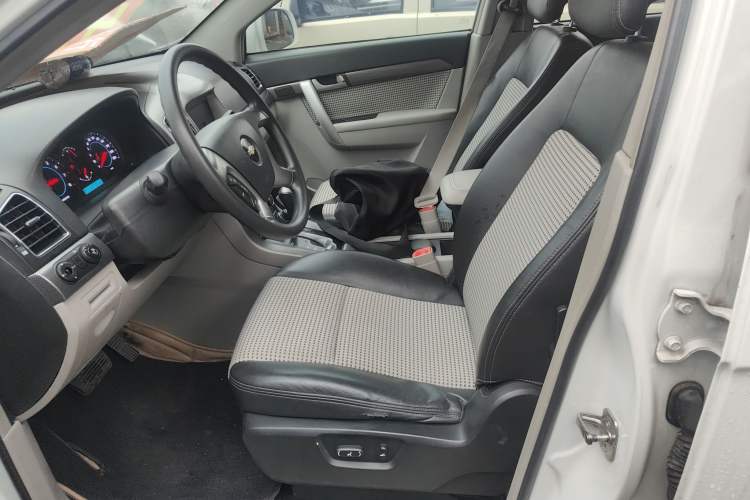 Used Chevrolet Captiva 2012 2.4L Two-Wheel Drive City Edition 5 Seats Left Front Seat