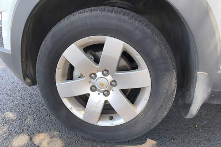 Used Chevrolet Captiva 2012 2.4L Two-Wheel Drive City Edition 5 Seats Left Front Wheel Hub