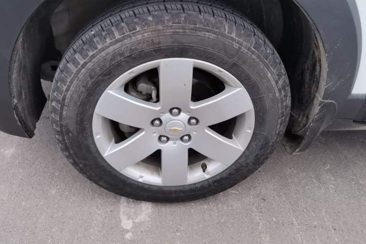 Used Chevrolet Captiva 2012 2.4L 4x4 Luxury Edition 5 Seats Left Front Wheel Hub
