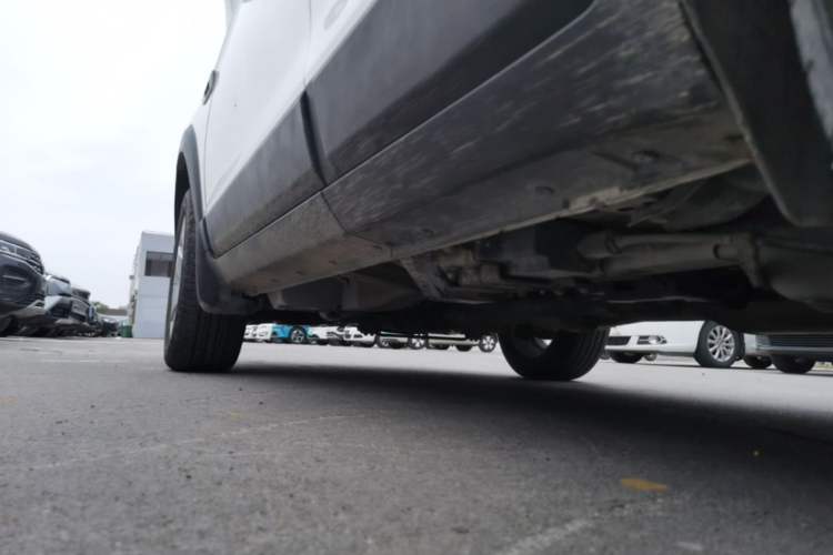 Used Chevrolet Captiva 2012 2.4L 4x4 Luxury Edition 5 Seats Left Side Sill