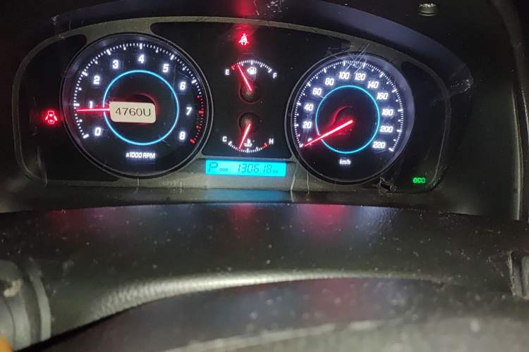 Used Chevrolet Captiva 2012 2.4L 4x4 Luxury Edition 5 Seats Odometer Close Up