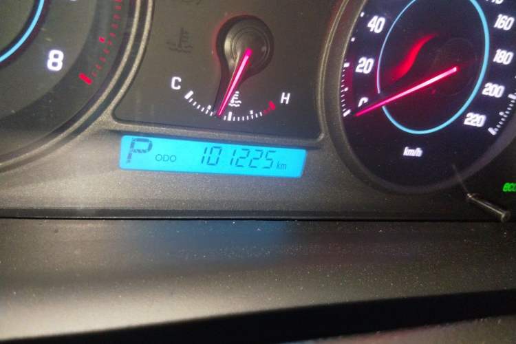 Used Chevrolet Captiva 2012 2.4L Two-Wheel Drive City Edition 5 Seats Odometer Close Up
