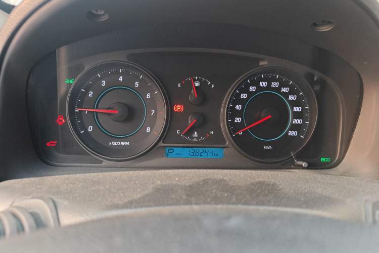 Used Chevrolet Captiva 2012 2.4L 4x4 Flagship Edition 7 Seats Odometer Close Up