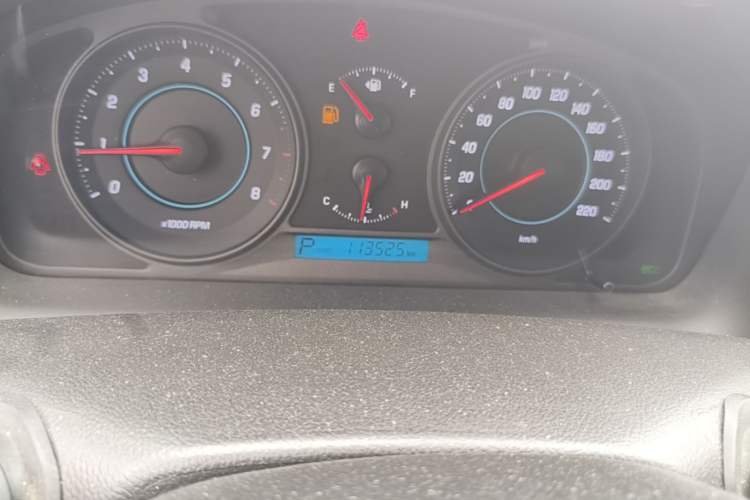 Used Chevrolet Captiva 2012 2.4L 4x4 Flagship Edition 7 Seats Odometer Close Up